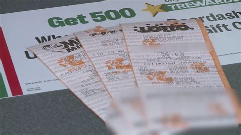 St. Louis lotto players take their chance on $900M Powerball